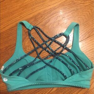 Lululemon free to be wild bra size 4